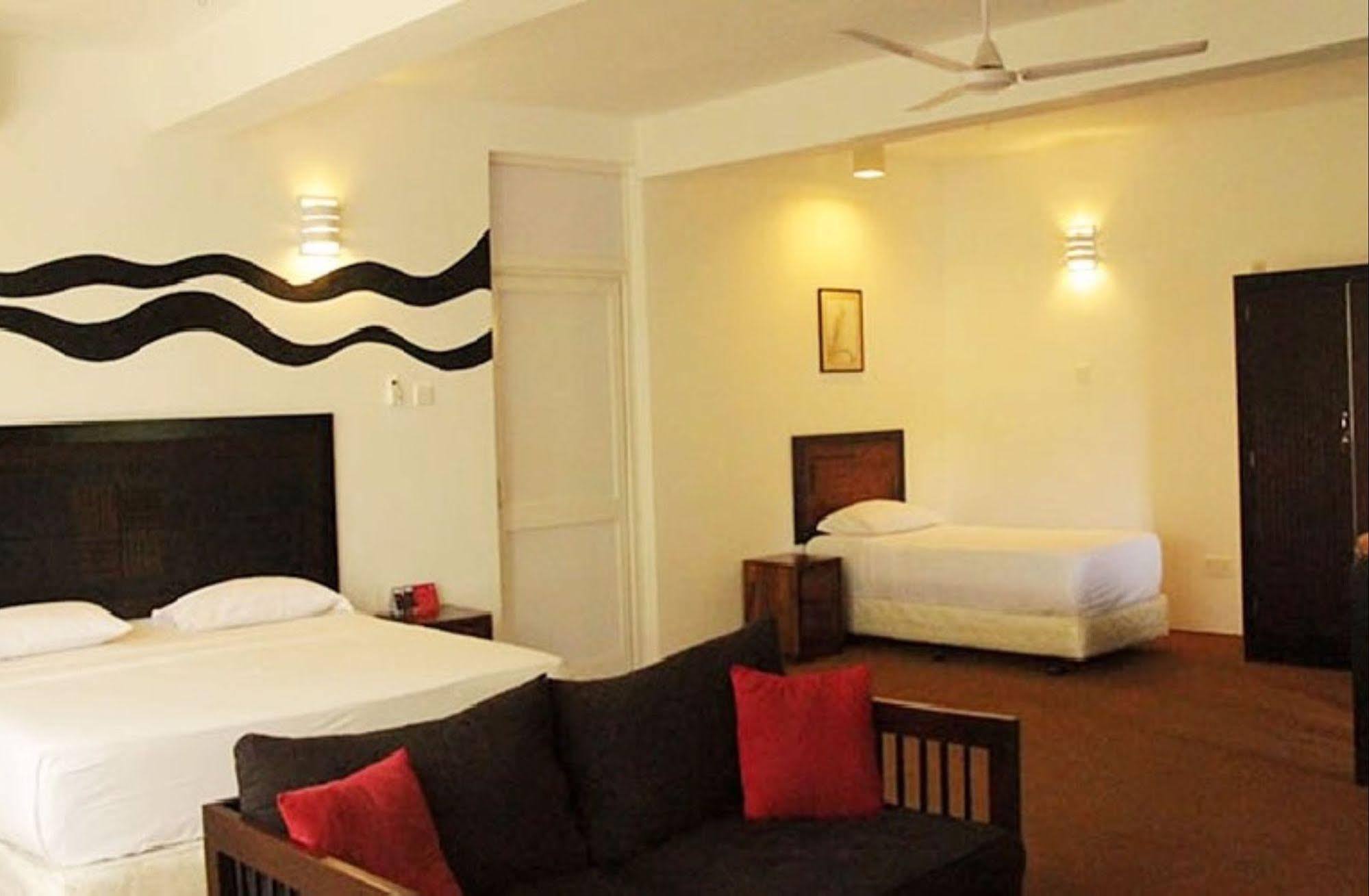 Birds Park Polgahawela Hotel Wadakada Exterior photo