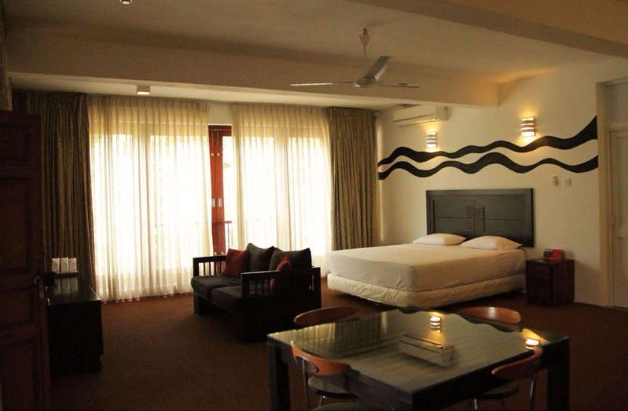 Birds Park Polgahawela Hotel Wadakada Exterior photo