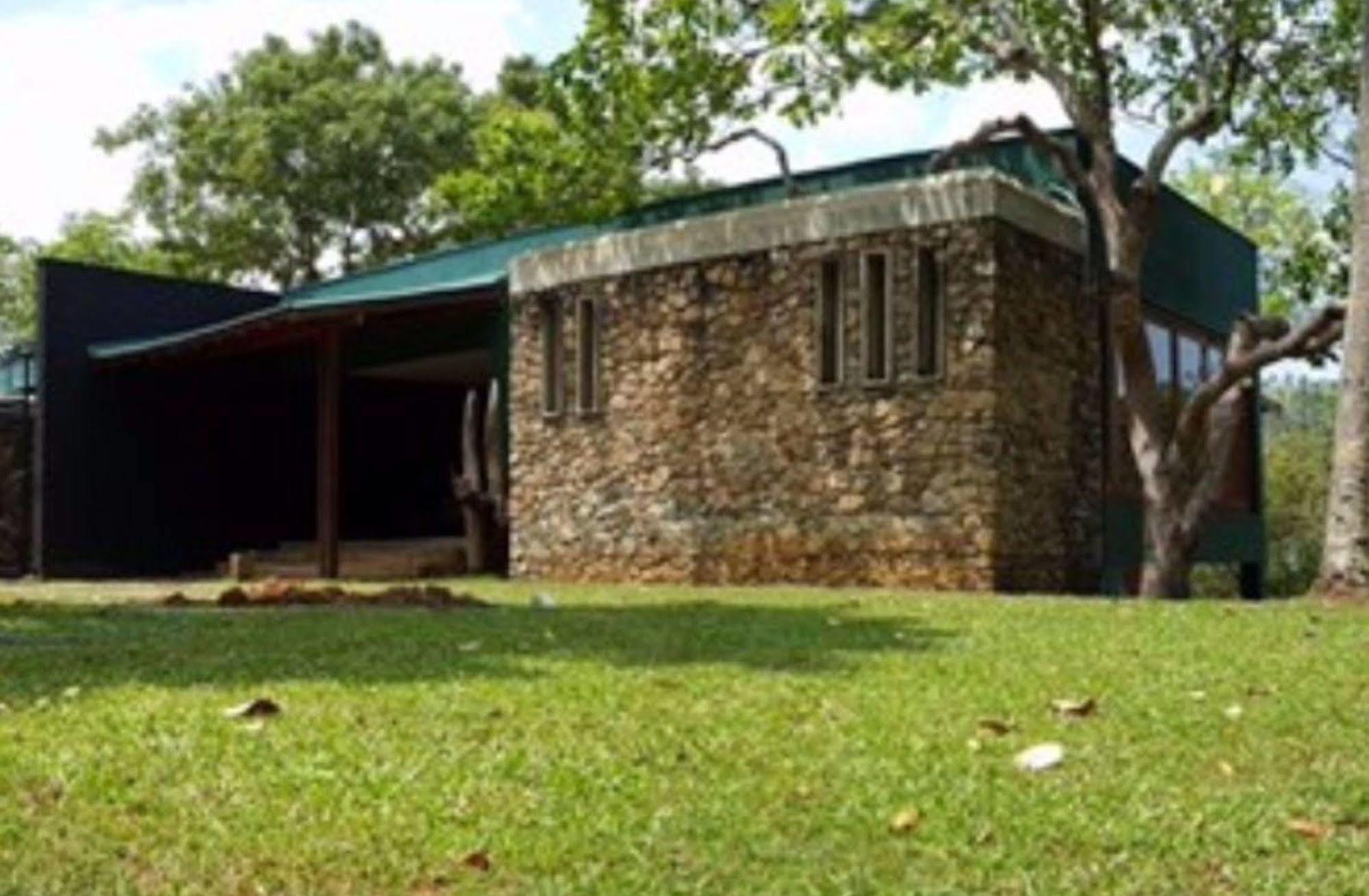 Birds Park Polgahawela Hotel Wadakada Exterior photo